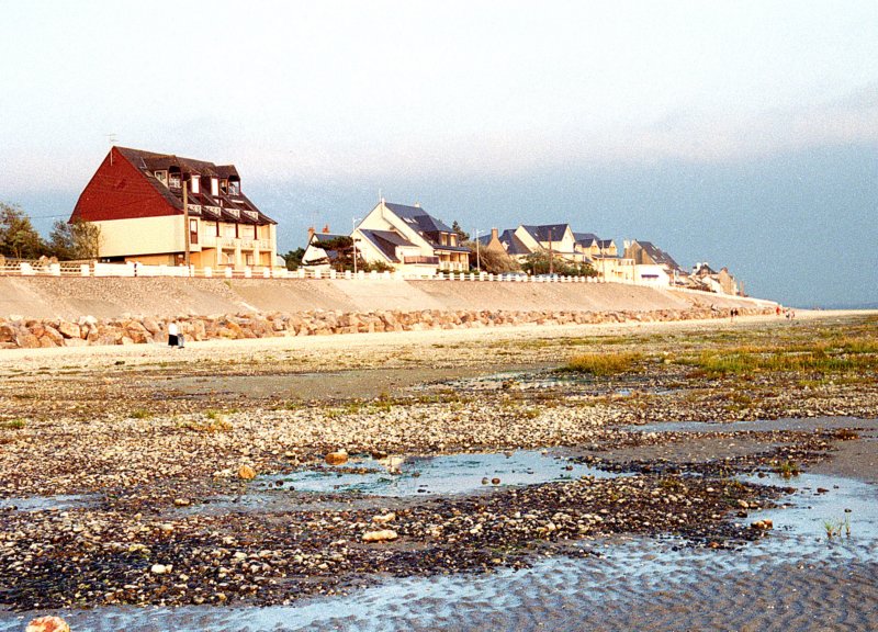 Le Crotoy, digue vue de la mer.
