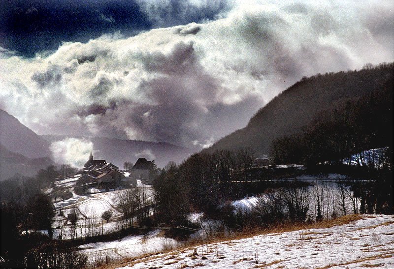 Haut Bugey: le village de Lacoux.